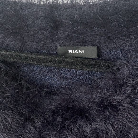 RIANI Luxurious Faux Fur Sweater in Navy / Deep Plum - Picture 4 of 5